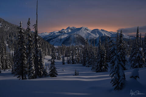 Winter scenery at night.