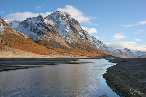 Sunny afternoon with Mount Overlord view at Baffin Island